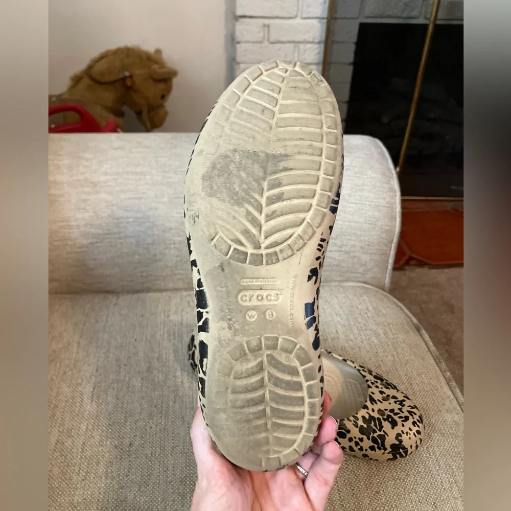 Crocs cheetah print slip on shoes - Picture 3 of 6